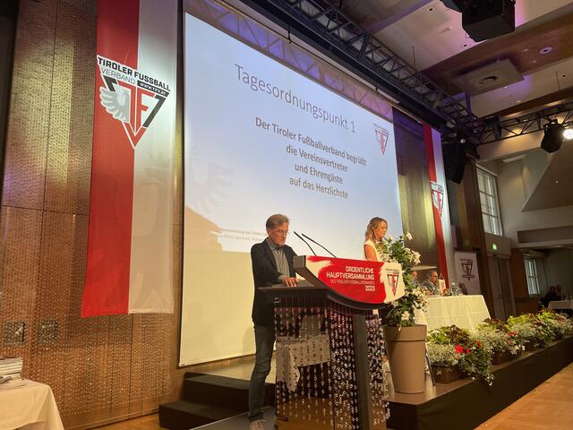 Um 19:30 Uhr hat die ordentliche Hauptversammlung des TFV in Wattens begonnen. | Foto: Kristen Images