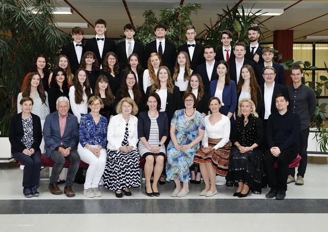 Die Maturantinnen und Maturanten des Jahrganges 2023 an der HAK Deutschlandsberg haben die Reifeprüfungen mit Bravour geschafft. | Foto: Strametz