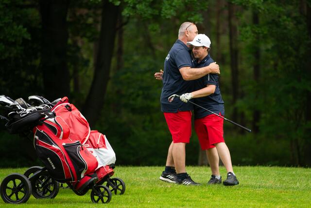 Goldene Golfer aus Graz: Florian Bittmann (re.) mit Vater und Unified-Partner Johannes Bittmann | Foto: GEPA/Special Olympics Österreich