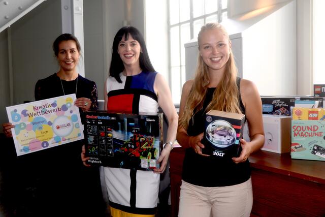 Caroline Stremnitzer, Nicole Amberg und Olivia Slepecka-Dobner (v.li.n.re.) haben für die Preisträger viele tolle Gewinne organisiert | Foto: Ulrike Kozeschnik-Schlick