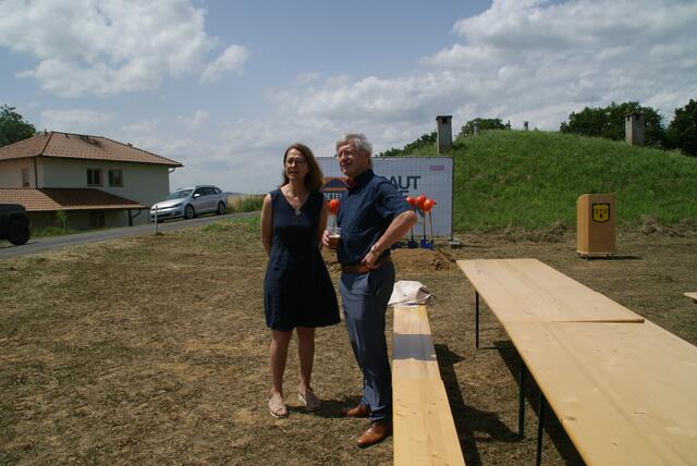 Im Gespräch: Bürgermeisterin Monika Pock und Bezirkshauptmann Hermann Prem.