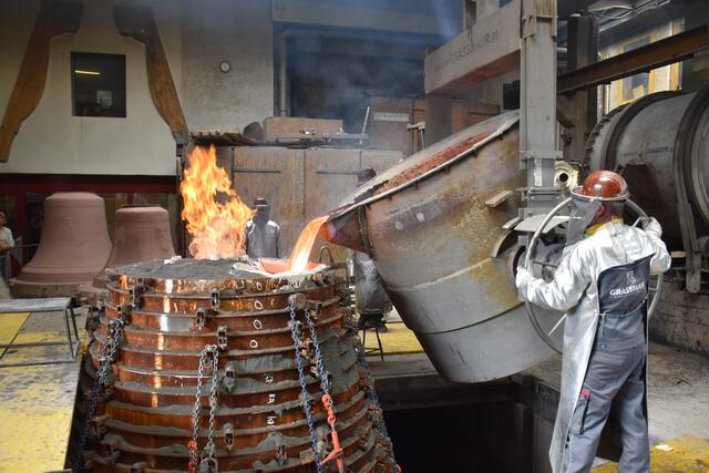 Über 1000 Tonnen geschmolzenes Metall wurden mit äußerster Vorsicht in die Gussform geleert. | Foto: Lair