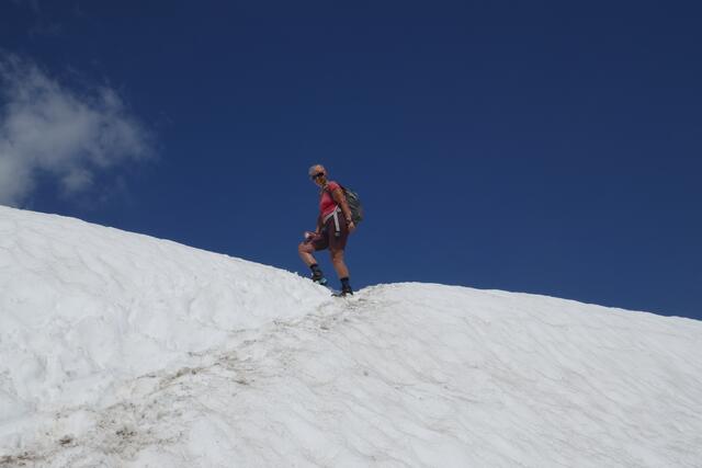 Die Reste eine großen Wechte im Draugsteintörl (Foto Mitte Juni 2023).  | Foto: Thomas Neuhold