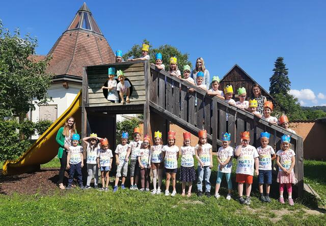 Die Schüler der Volksschule Emmersdorf präsentieren ihre "coolen Buchstaben". | Foto: VS Emmersdorf/Donau