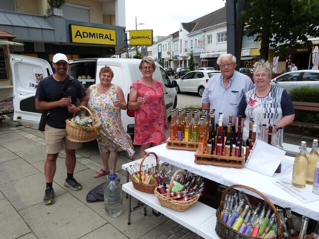 Trotz des starken Windes waren alle VerkäuferInnen noch top motiviert und vermarkteten deren Produkte am Genussmarkt!