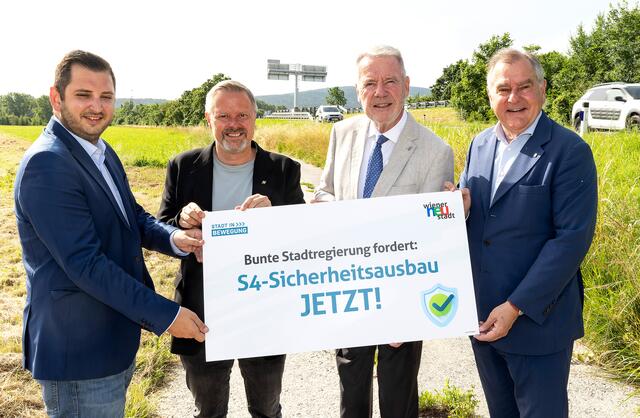 Gemeinderat LAbg. Philipp Gerstenmayer, Zweiter Vizebürgermeister LAbg. Rainer Spenger, Bürgermeister Klaus Schneeberger und Infrastrukturstadtrat LAbg. Franz Dinhobl. | Foto: Stadt Wiener Neustadt/Weller