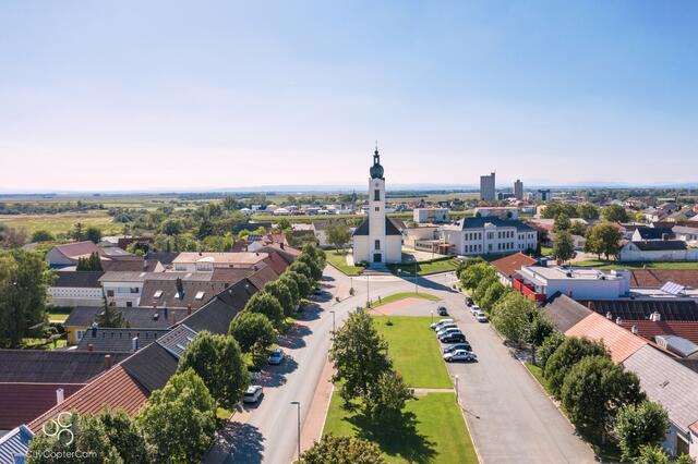 Neo-Bürgermeister Michael Schmidt schätzt die Ruhe in seiner Heimatgemeinde, wie etwa hier am Dorfanger. | Foto: Gemeinde St. Andrä am Zicksee