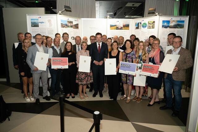 Regionenminister Norbert Totschnig lud alle 83 LEADER Regionen nach Wien ein, die sich für eine Anerkennung in der neuen Förderperiode 2023-2027 des GAP-Strategieplans beworben haben. | Foto: ©BML/Hemerka