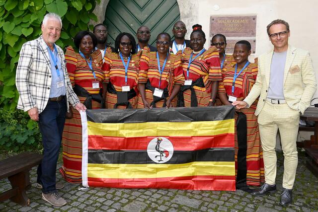 Auch Gäste aus Uganda waren bei Distrikt-Konferenz im Schloss Goldegg dabei. | Foto: Rotary
