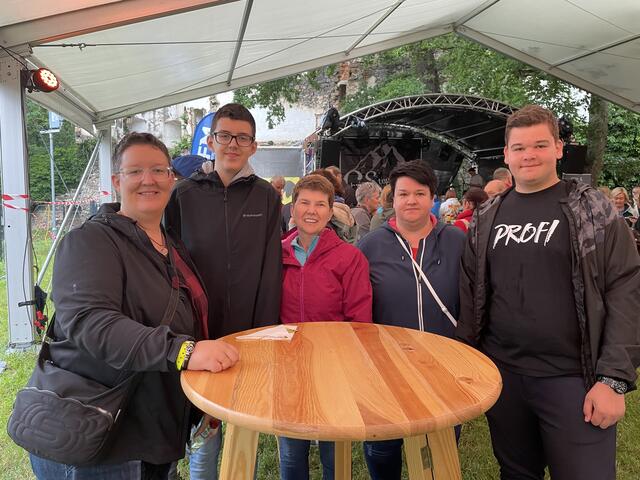 Sonja und Sebastian Wenk, Ingrid Bandion, Regina und Nico Brillensteiner waren auch dabei.  | Foto: Martina Schweller 