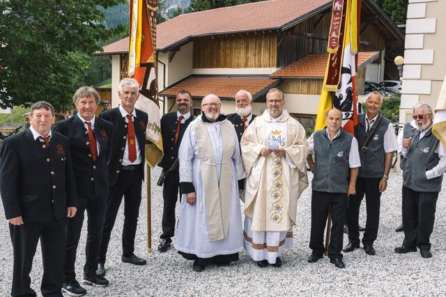 Geistliche und Verantwortliche feierten mit Krippenfreunden aus Nord- und Südtirol. | Foto: Pernsteiner
