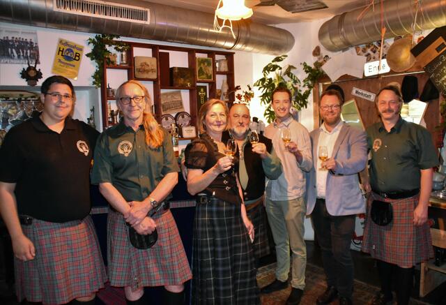 Markus Wibihal (McTarrms), Robert Hametner (McTarrms), Geschäftsführer Maria und Andreas Lechner mit den Gemeinderäten Clemens Stocker und Robert Pfisterer, sowie Raimund Wallta (McTarrms) (v.l.n.r.) | Foto: Cherelle Marek