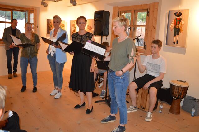 Echt Stark sorgte für eine passende Atmosphäre durch musikalische Begleitung. | Foto: Siegele