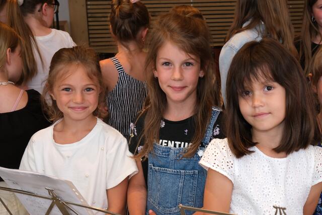 Diese Mädchen haben ihr "Instrument" immer bei sich - sie sind Gesangsschülerinnen bei der LMS Ötztal