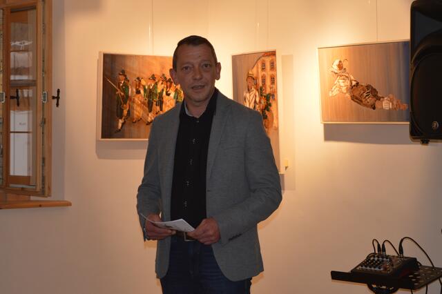 Vizebürgermeister Alexander Jäger eröffnete die Ausstellung. | Foto: Siegele