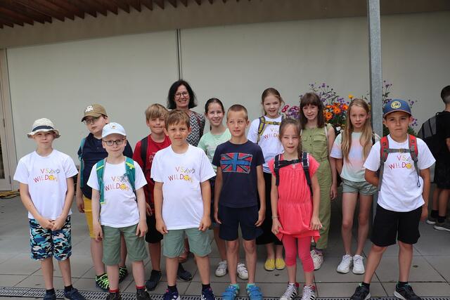 „Es ist wichtig, dass die Kinder mitreden können. Sie bekommen eine politische Bildung, lernen einen respektvollen Umgang miteinander, Gesprächskultur und Demokratie“, betonte GR Franziska Trippl-Jahrbacher, die ihre Kindergemeinderäte aus Wildon begleitete. | Foto: Edith Ertl
