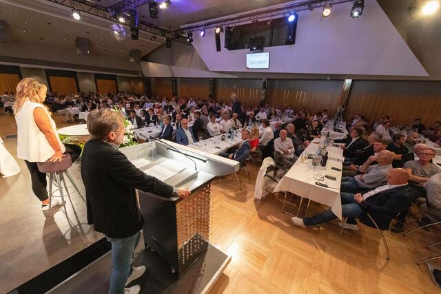 Voller Haus bei der Hauptversammlung | Foto: Kristen Images