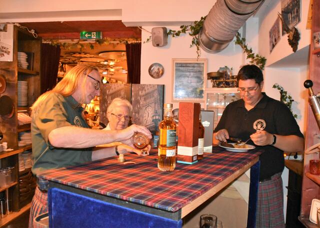 Whiskeyberatung durch den Whiskeyclub "McTarrms" | Foto: Cherelle Marek