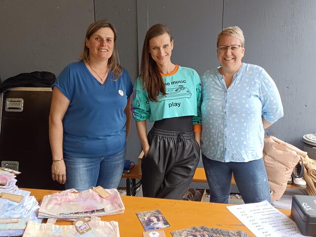 Rebecca und Sandra mit der "Mayerin" 