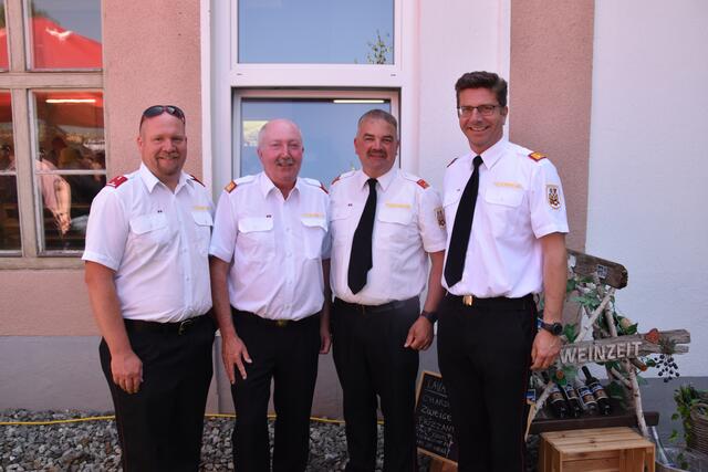 Kameradschaftsführer Daniel Taupe, Bezirksfeuerwehrkommandant Wolfgang Weißhaupt, Kommandant Christian Hartl und Abschnittsfeuerwehrkommandant Christoph Gerak (von links) | Foto: Teferle