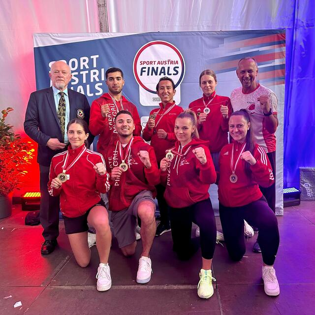 Die erfolgreichen Sportler des Karate Leistungszentrum Pinzgau. | Foto: Foto: Karate Pinzgau