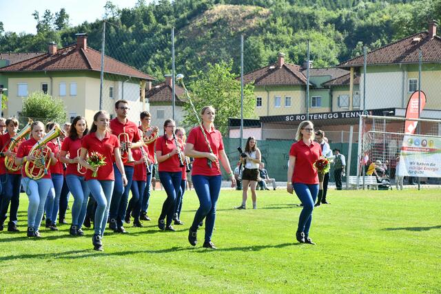 Die Jugendkapelle Traber (JUTRA) mit Stabführerin Katharina Mühleder. | Foto: Erika Ganglberger