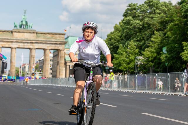 Unvergessliche Bilder als Berlin-Mitte: Die Radrennstrecke führte direkt am Brandenburger Tor vorbei. | Foto: GEPA/Special Olympics Österreich