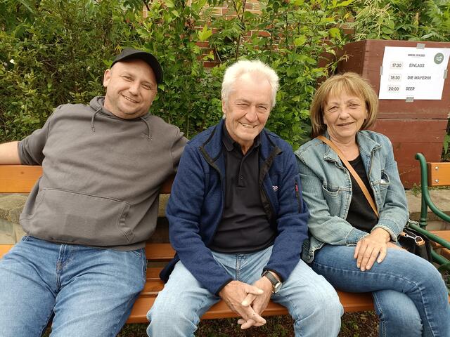Jürgen, Rudolf und Gertrude genießen das Ambiente