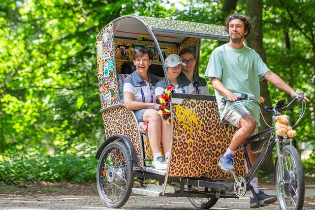 Auch in der wettkampffreien Zeit hatten die steirischen Joglland-Damen ein besonderes Berliner Radl-Erlebnis. | Foto: GEPA/Special Olympics Österreich