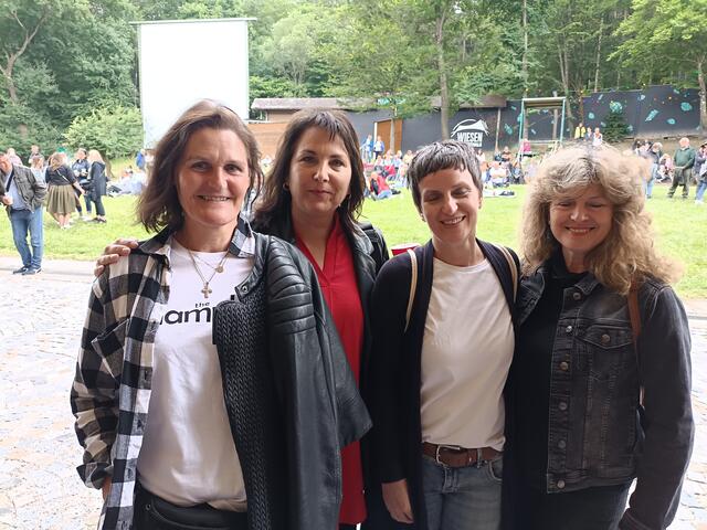 Gertrude, Karin, Sonja und Gudrun verbachten einen schönen Abend miteinander
