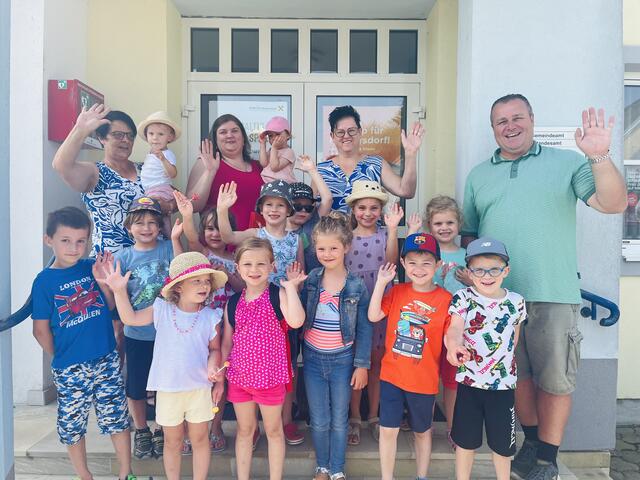 Der Kindergarten stattete dem Gemeindeamt Hannersdorf einen Besuch ab.  | Foto: Gemeinde Hannersdorf