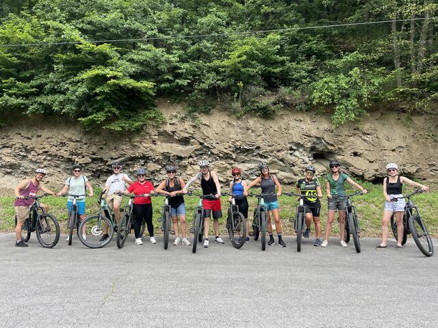 Noch ein Gruppenfoto und los geht's zum Shuttleservice!