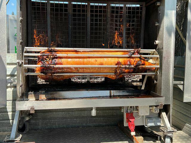 Ein Spanferkel war ein kulinarischer Höhepunkt beim "Da Finz" | Foto: Wutte