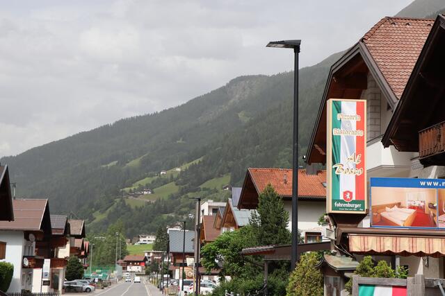 Die Straßenbeleuchtung in der Gemeinde See wird auf LED umgestellt. | Foto: Othmar Kolp