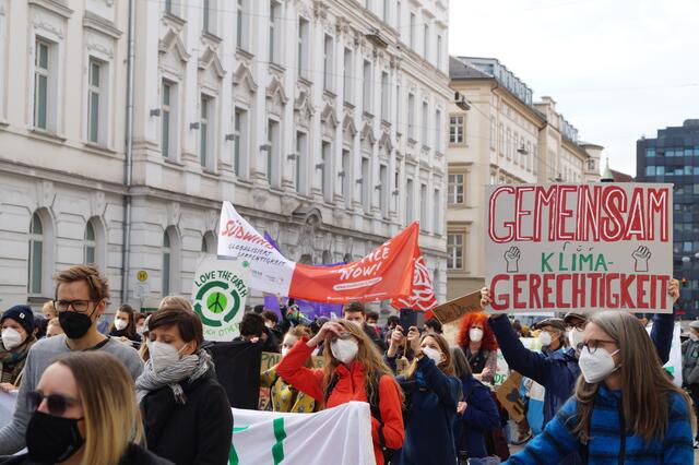 Im aktuellen Gastkommentar von Fridays for Future Graz beschreiben die Aktivistinnen und Aktivisten den Zusammenhang von Klimakatastrophe und Migration. | Foto: Selina Schaffenrath