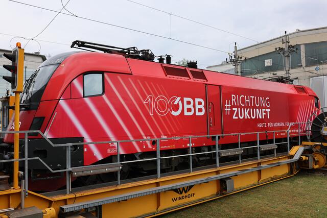 Zum 100er der Staatsbahnen gab es für eine Taurus eine Sonderlakierung. | Foto: Reischl