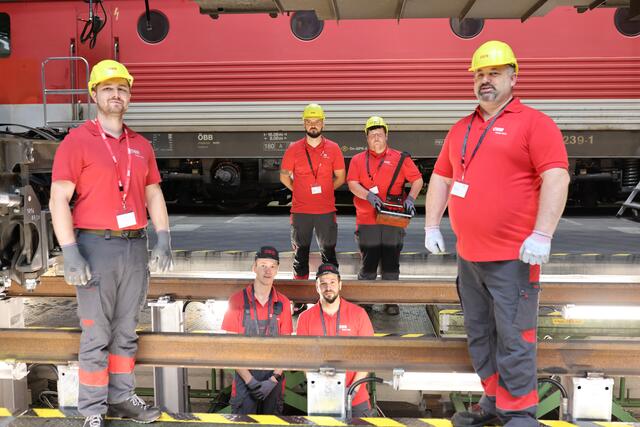 Starke Eisenbahner: In Linz werden die bekannten Loks rund um die Taurus oder Vectron gewartet. | Foto: Reischl (alle)