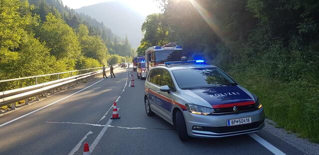 In Maria Alm kam es am Sonntag zu einem Verkehrsunfall. Dabei kam ein Motorradfahrer aufs Fahrbahnbankett und stürzte. | Foto: FF Maria Alm