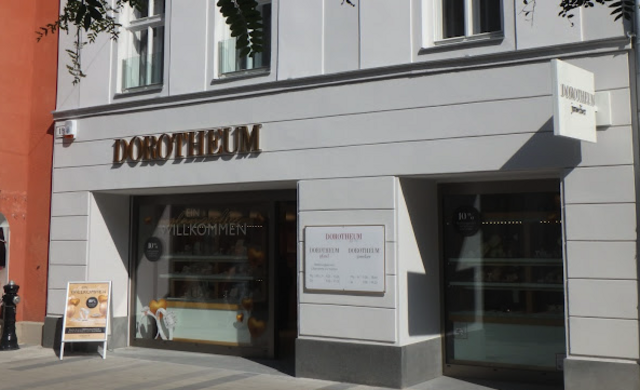 Die Täter sprengten die Auslage des Geschäftes. | Foto: Dorotheum