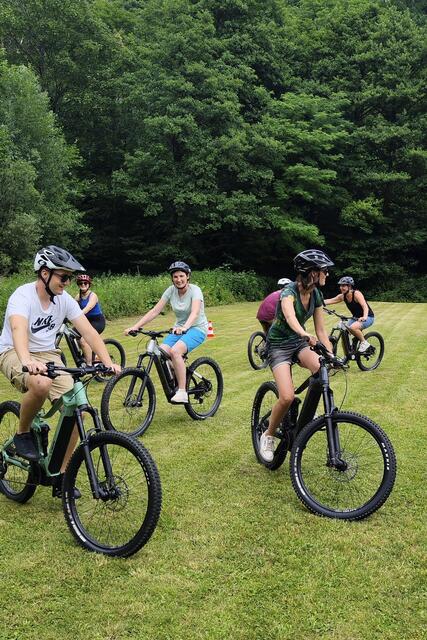 Übung und Training ist sehr wichtig, bevor man das erste Mal einen Biketrail fährt.