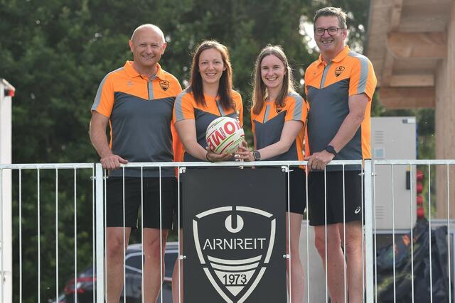 Organisationsteam des Faustball Final 3 (v. l.): Obmann Josef Rauscher, Karin Azesberger, Faustball Sektionsleiterin Tanja Gahleitner, Norbert Gahleitner. | Foto: Manfred Lindorfer