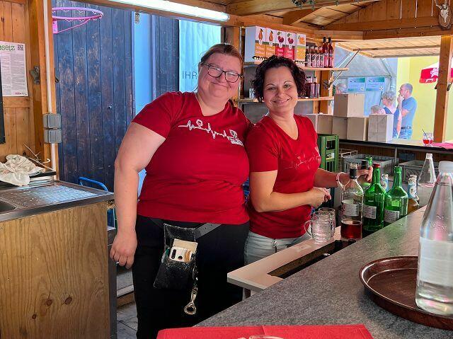 Die fleißigen Helferleins sorgten für einen reibungslosen Ablauf des Fests. | Foto: Wutte