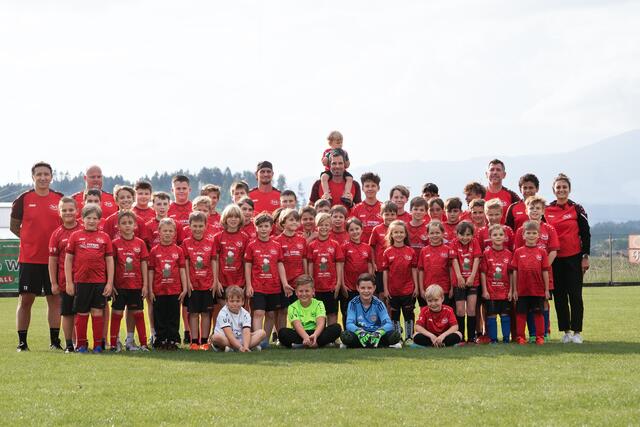In St. Jakob wird zuerst trainiert, dann Meisterschaft gespielt und schlussendlich bei der Sommerparty belohnt.  | Foto: Weitzbauer/KK