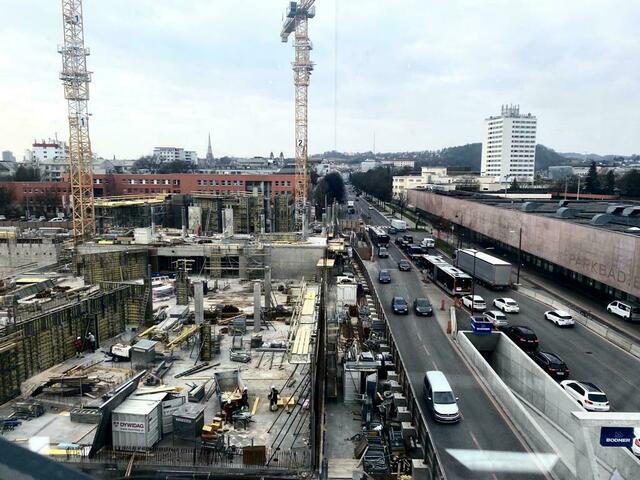 Im Linzer Osten wird viel gebaut. Neben dem Quadrill (im Bild), der 2025 fertiggestellt werden soll, wächst auch die Dynatrace-Zentrale sowie das E-Tech-Center deutlich an. Die Stadt Linz will zudem das Schlachthof-Areal entwickeln. | Foto: Tabakfabrik – wir reden mit