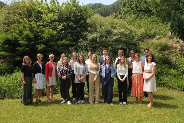 Premiere: Die erfolgreichen Absolventinnen und Absolventen der Fachschule für Sozialberufe (FSB) am Caritas Bildungszentrum in Gaming | Foto: Caritas St. Pölten