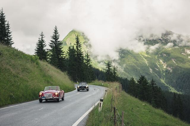 14. Arlberg Classic Car Rally: "Mit Freunden durch alpine Traumkulissen", so das Motto der Arlberg Classic Car Rally 2023. | Foto: Lech Zürs Tourismus / Christoph Schöch