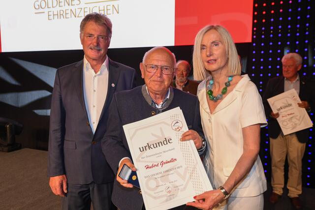  sterreichischer Skiverband Goldenes Ehrenzeichen F r Hubert Gr ndler 