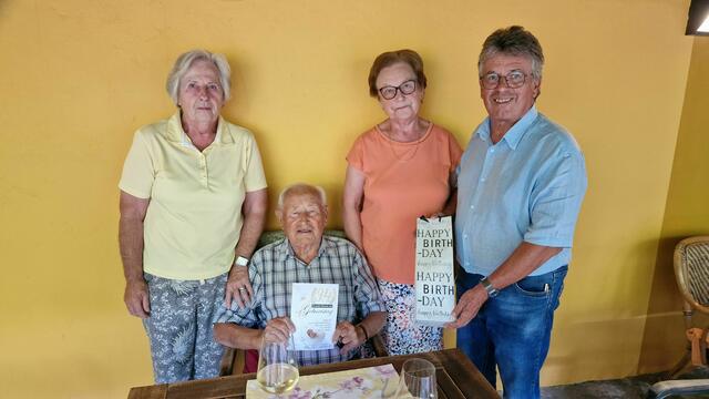 v. l.: Gastronomin Christine Leitgeb, Hermann Fritz, Elektromeisterin Edeltrude Musser, Altbürgermeister Franz Eduard Tauss.