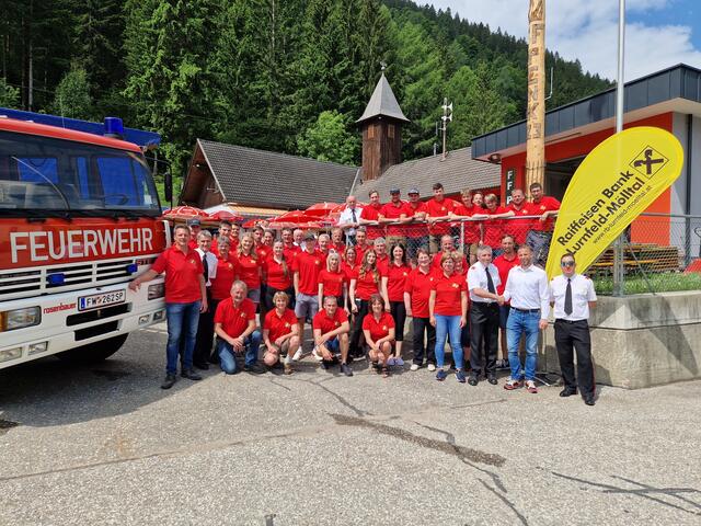 Die neuen Polo-Shirts stehen der FF Penk gut | Foto: privat