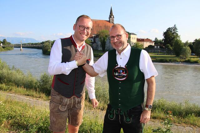 Grenzenlose Sonnwendfeier: Georg Djundja und Hans Feil. | Foto: Wolfgang Schweighofer